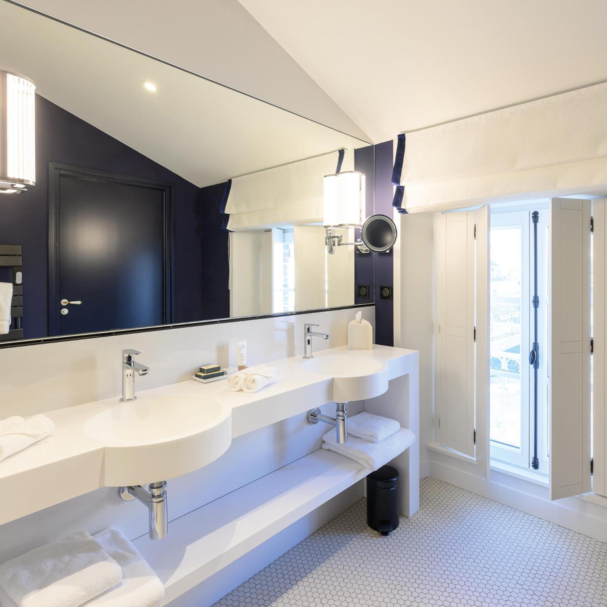 Les Suites Bb, Champagne Besserat De Bellefon เอแปร์เน ภายนอก รูปภาพ